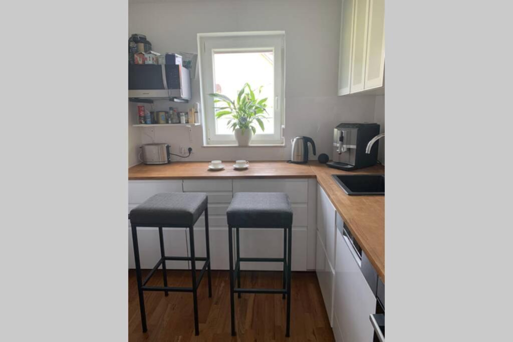 Gemuetliche 3 Zimmer Wohnung Mit Grosszuegiger Terrasse Im Gruenen Reutlingen Extérieur photo