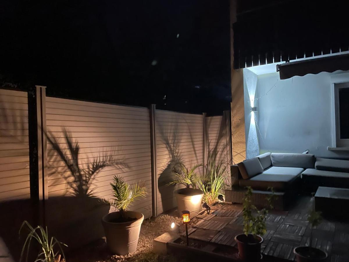 Gemuetliche 3 Zimmer Wohnung Mit Grosszuegiger Terrasse Im Gruenen Reutlingen Extérieur photo