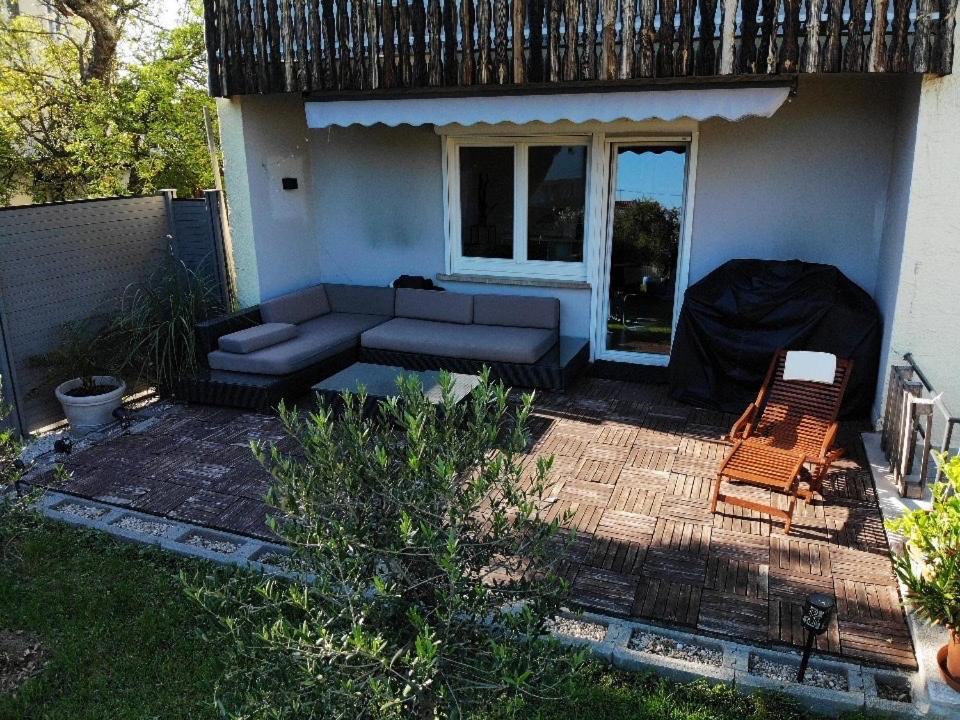 Gemuetliche 3 Zimmer Wohnung Mit Grosszuegiger Terrasse Im Gruenen Reutlingen Extérieur photo
