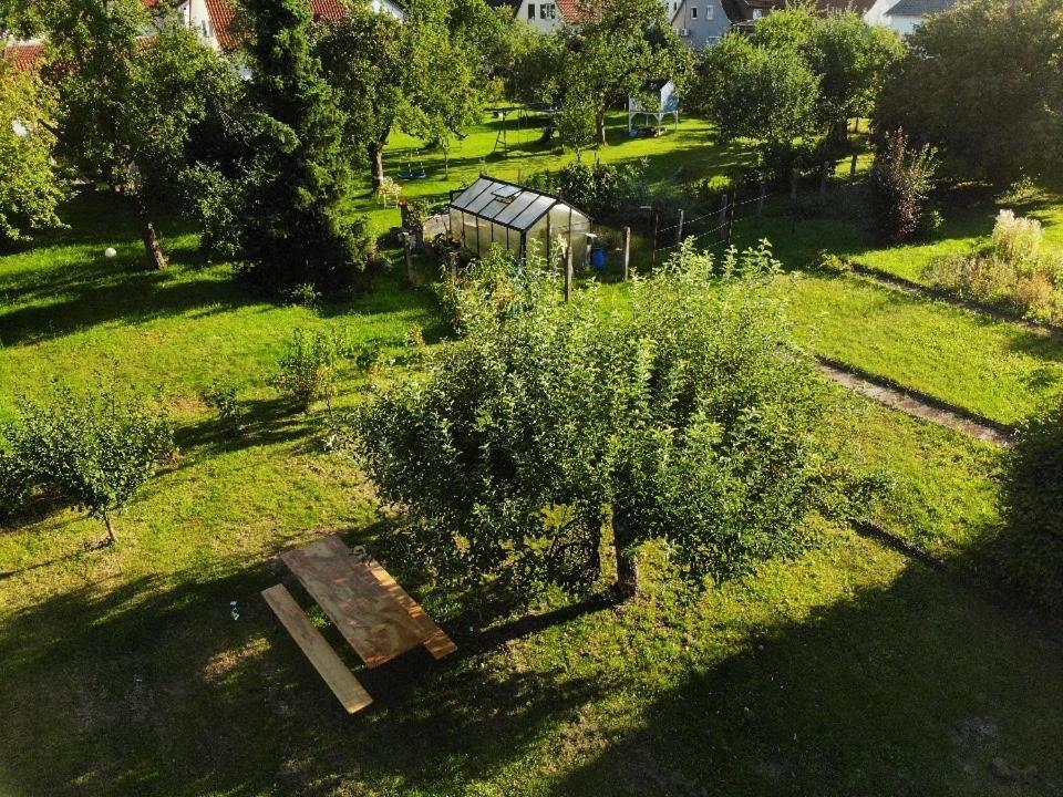 Gemuetliche 3 Zimmer Wohnung Mit Grosszuegiger Terrasse Im Gruenen Reutlingen Extérieur photo